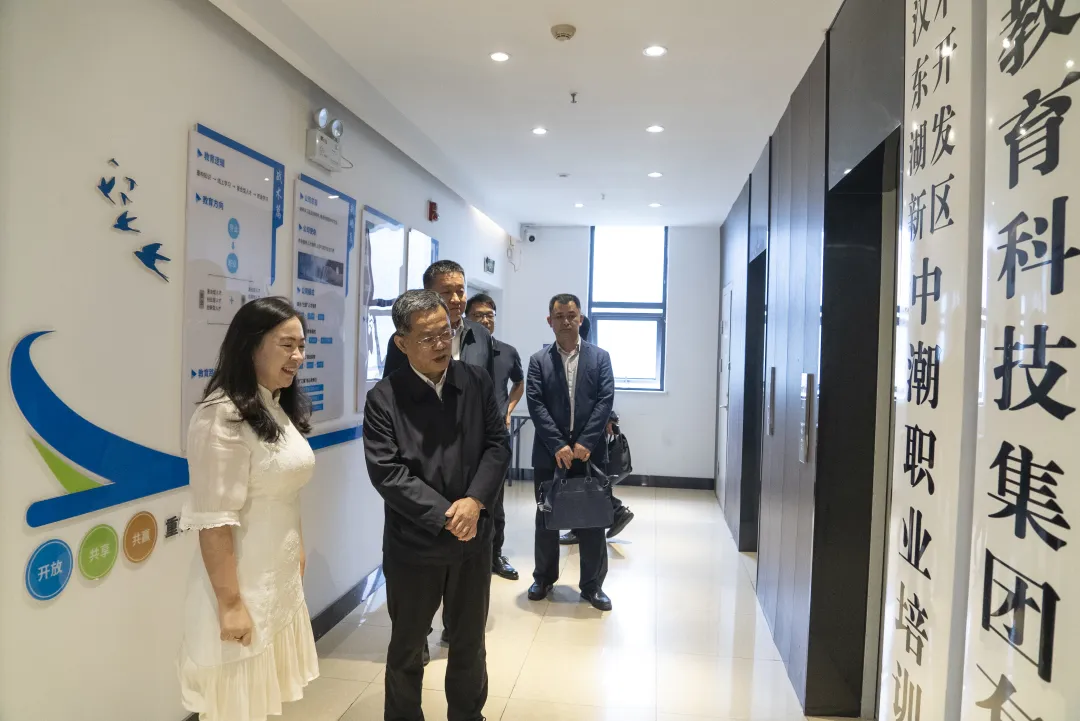 武汉市委常委、统战部部长胡勇政一行莅临我司进行调研
